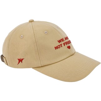 WE ARE NOT FRIENDS GORRA BOLD LOVE CREAM LATERAL