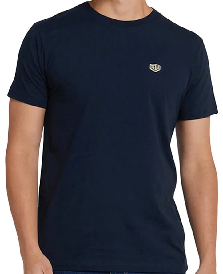 camiseta-deus-ex-machina-shield-stamdar-black-00