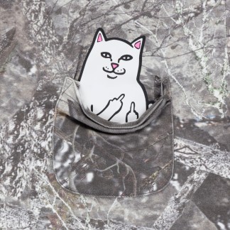 RIPNDIP CAMISETA MANGA CORTA LORD NERMAL POCKET NERM TREE CAMO DETALLE