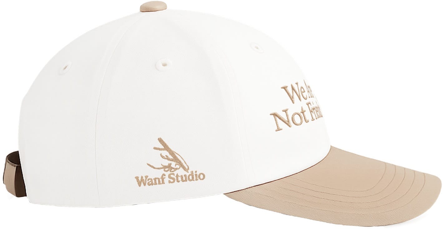 WE ARE NOT FRIENDS GORRA TYPO WHITE EARTH SIDE