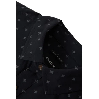 BRIXTON CAMISA CHARTER PRINT FUTURE GREY DIAMOND TILE DETALLE