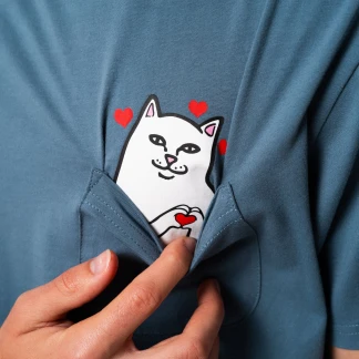 RIPNDIP CAMISETA MANGA CORTA NERMAL LOVES POCKET SLATE DETAIL