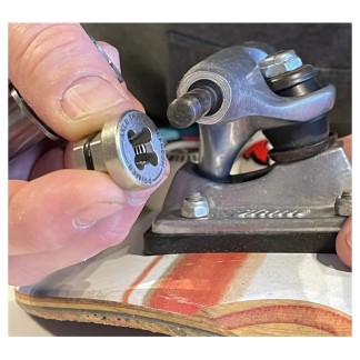 prime8-premium-skate-tools-universal-axle-threader~4